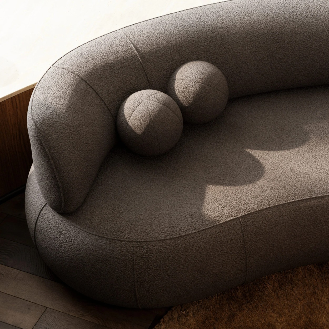 VIRGO SOFA A4 Ľavá s bočnou oporou vľavo, detail čalúnenia a oblej ľavej bočnej opory.