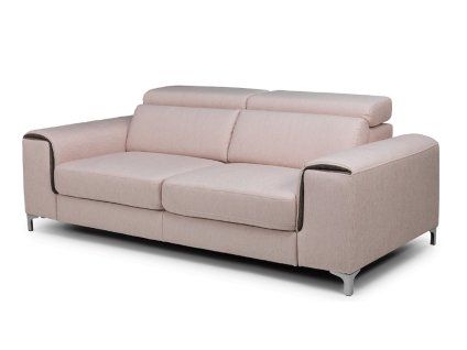 Trojmiestna pohovka MONZA sofa 3 v svetloružovom poťahu, pohľad z predného uhla na bielom pozadí.