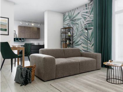 Pohovka CLOUD SOFA 2 v hnedom čalúnení v modernom interiéri pri kuchyni, kompaktný dvojsed, pohľad z uhla.