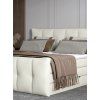 Krémová boxspring posteľ 140x200 ZENOVA, výrez čela a prednej časti lôžka v spálni