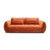 Rozkladacia pohovka COSMARA v prevedení sofa oranžová na bielom pozadí, čelný pohľad s operadlovými vankúšmi.