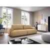 Rozkladacia pohovka VELORA SOFA v svetlom interiéri pri oknách, béžové čalúnenie, pohľad v uhle spredu.