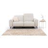 Dvojmiestna pohovka VELVETO SOFA S2 v minimalistickej obývačke so svetlým kobercom.
