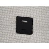 Detail portov USB a USB-C v podrúčke sedačky STRESA L