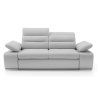 Trojmiestna pohovka GRETA sofa na bielom pozadí, čelný pohľad na rovné sedenie s nastaviteľnými opierkami hlavy a polohovacími podrúčkami.