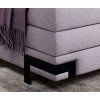 Čalúnená boxspring posteľ - detail nohy a rámu - svetlosivé čalúnenie