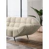 Bočný pohľad na pohovku LUPPA Sofa 2 v béžovej farbe, detail kovovej nohy a spodnej časti