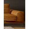 Hnedá pohovka DORZA Sofa, detail bočnej opierky